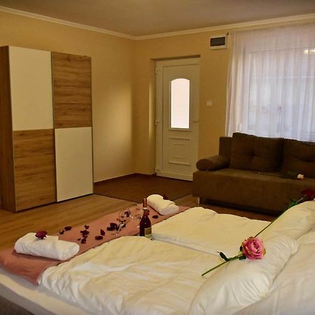 Napfeny Apartman Makó 外观 照片