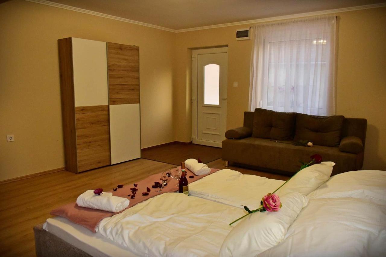 Napfeny Apartman Makó 外观 照片