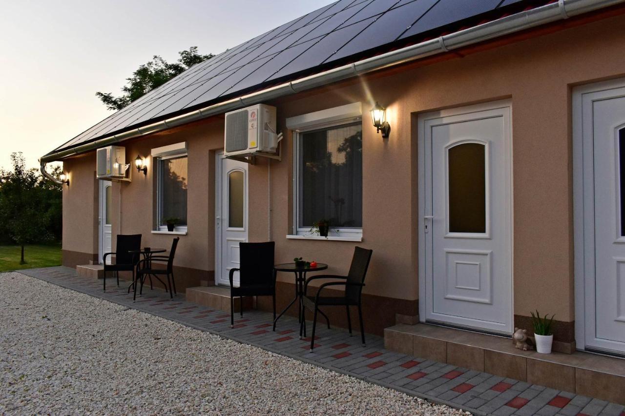 Napfeny Apartman Makó 外观 照片